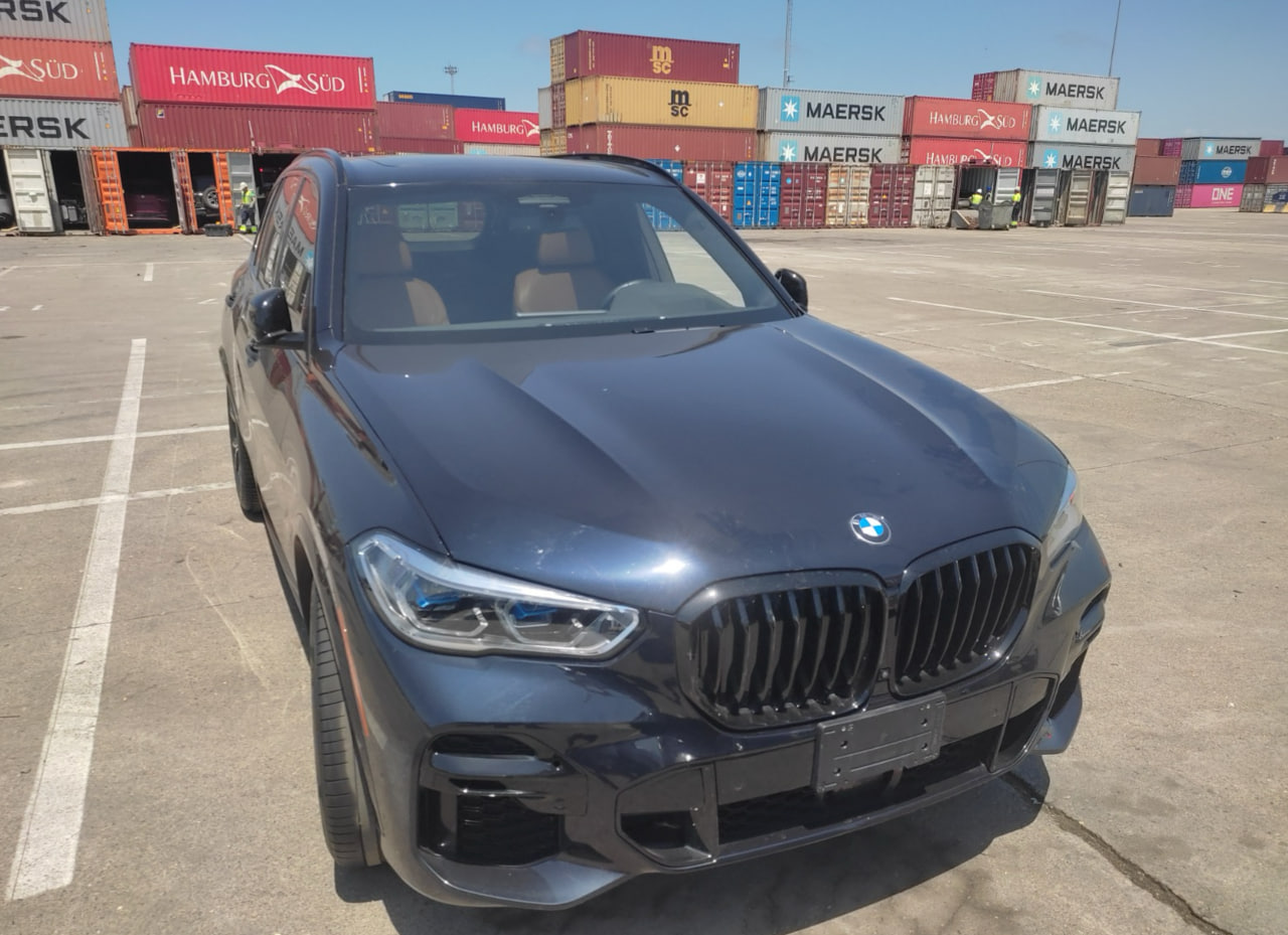 Автомобиль BMW X5 40i